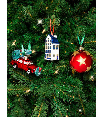 Glazen kerst decoratie rode auto met kerstboom H5.5cm