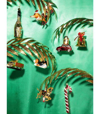 Glazen kerst decoratie hanger bruine teckel met kerstmuts H9.5cm